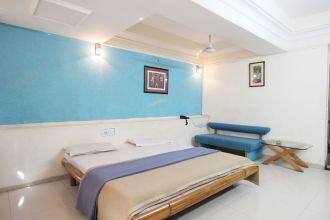 Hotel Neelkanth Sahara, Ahmedabad 4